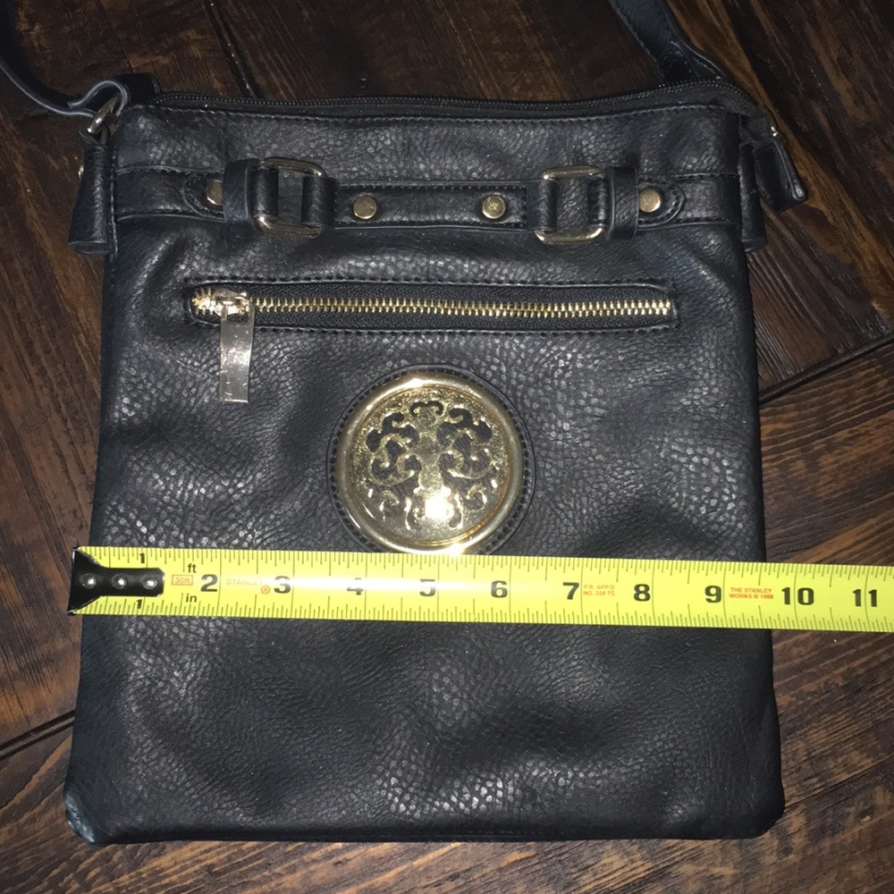 Black and Gold Bag - Picture 8 of 8